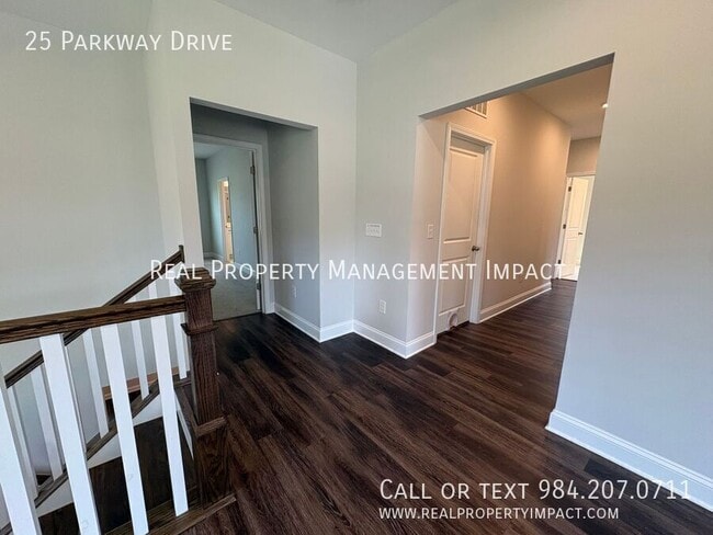 Building Photo - 25 Parkway Dr
