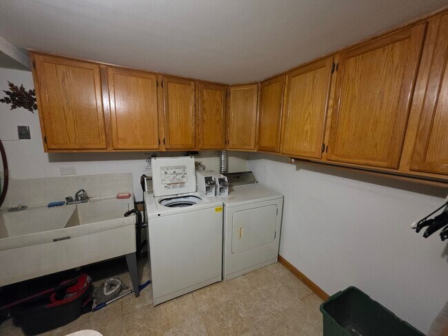 Building Photo - 7913 Nordica Ave