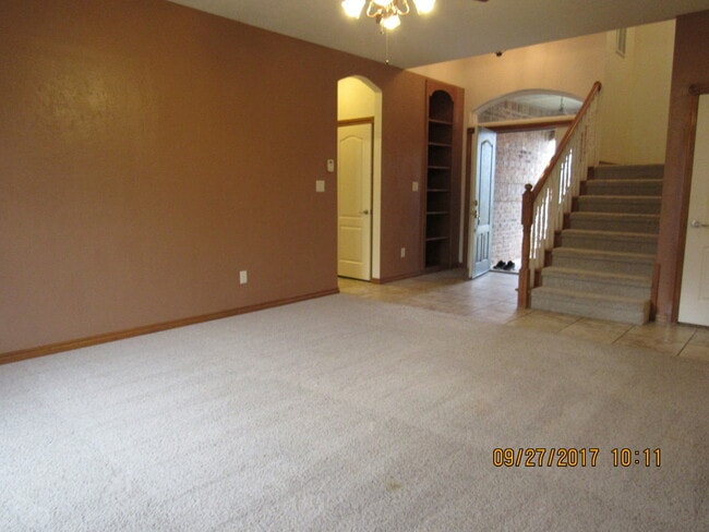 Building Photo - TWO STORY HOME LOCATED IN THE SILVER CREEK...