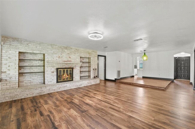 Primary Photo - 826 Seacliff Dr
