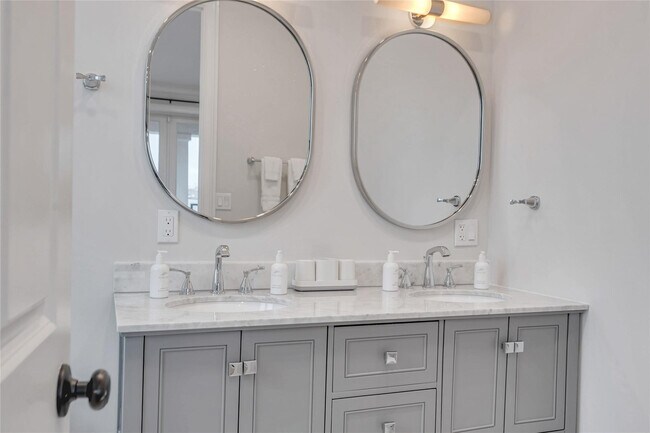 Building Photo - 1949 Harbourview Dr