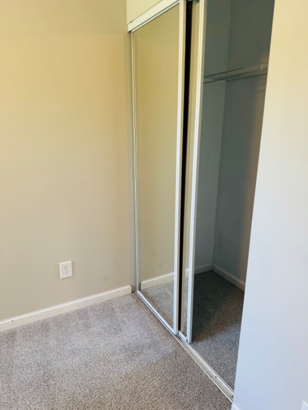Building Photo - 208 Oak Grove Way