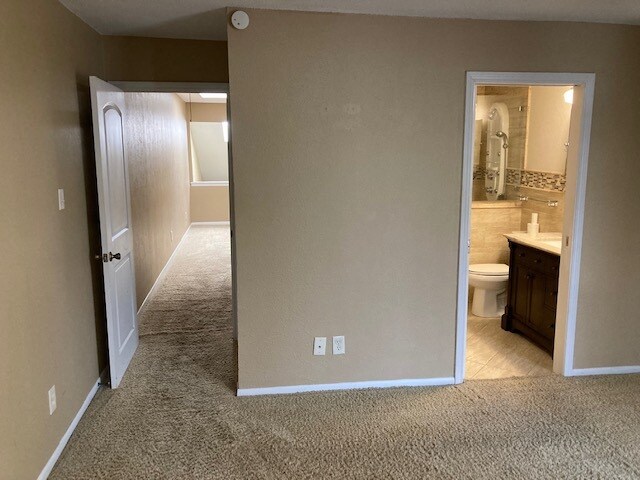 Building Photo - 7450 Holly Hill Dr