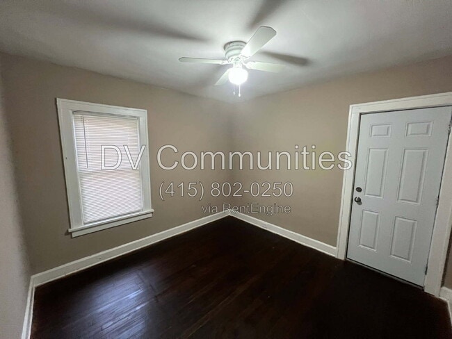Building Photo - 872 Helmsdale Rd