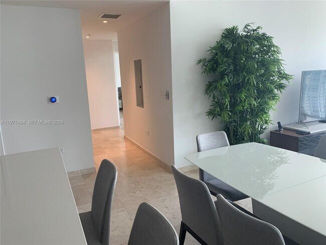 Building Photo - 68 SE 6th St