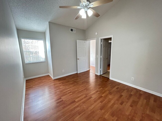 Building Photo - 645 Stafford Terrace