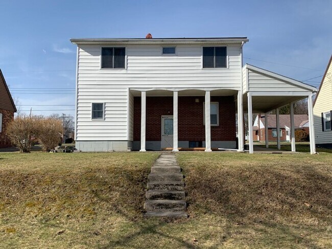 Building Photo - Newly Renovated 3 bedroom, 2.5 bath home