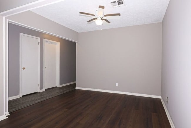 Building Photo - 4667 Ray Dr