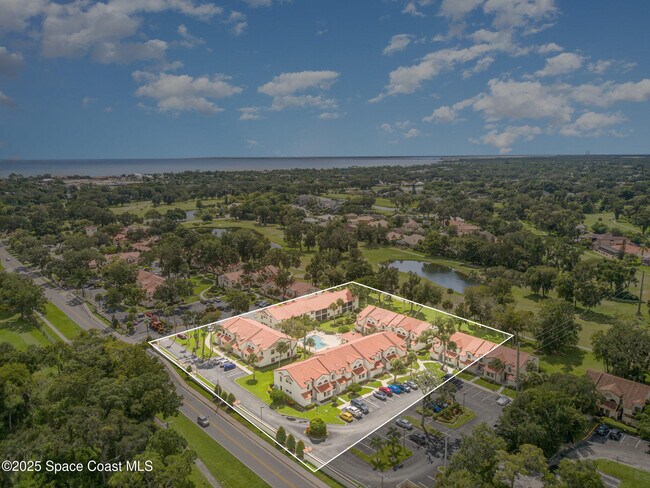 Building Photo - 1089 Country Club Dr
