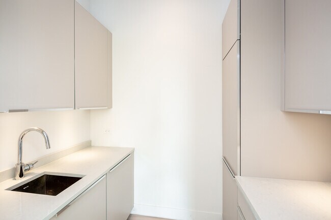 Building Photo - 43 Surfside Ave