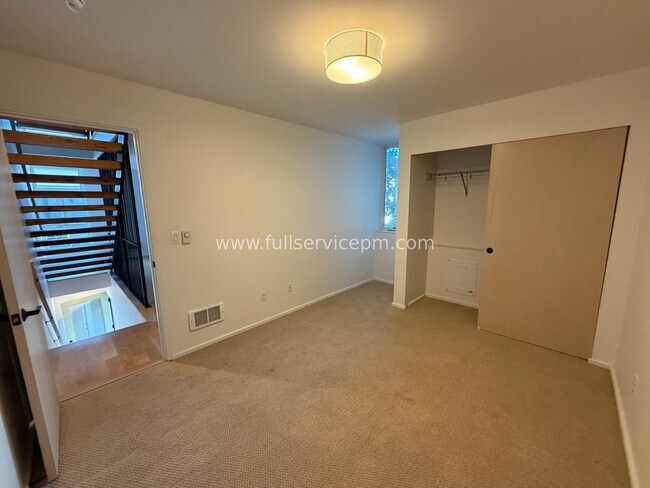 Building Photo - 7784 Highland Park Way SW