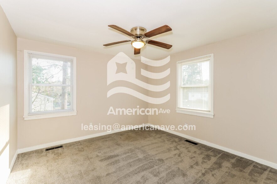 Building Photo - 652 Lorraine Dr