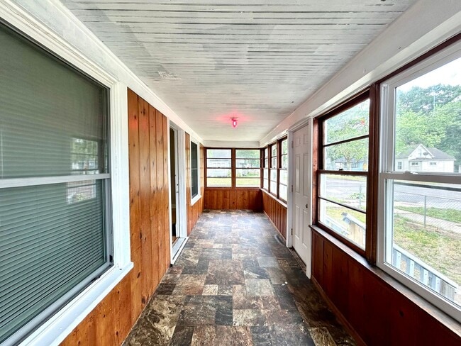 Building Photo - Two Bedroom Home in Muskegon
