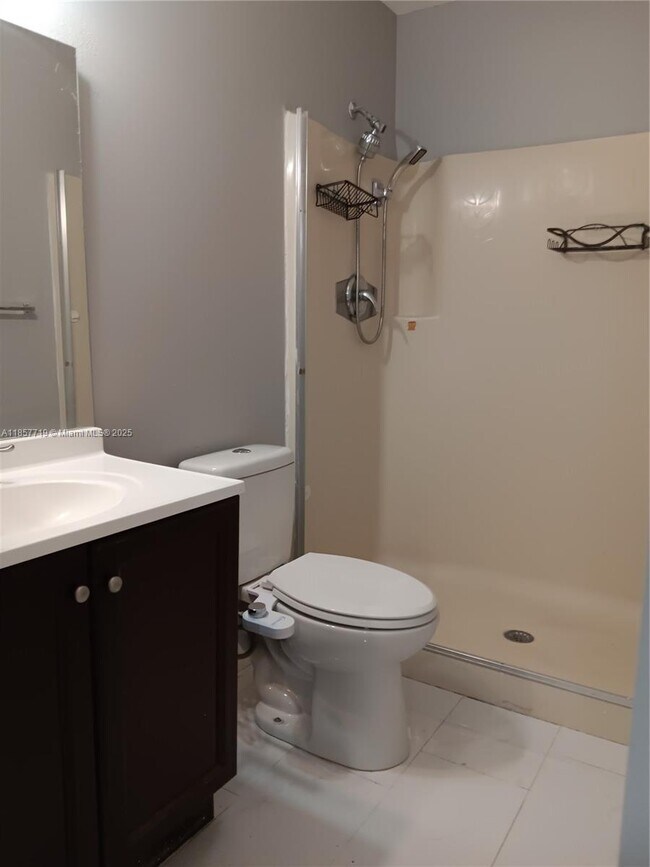 Building Photo - 6040 Shaker Wood Cir