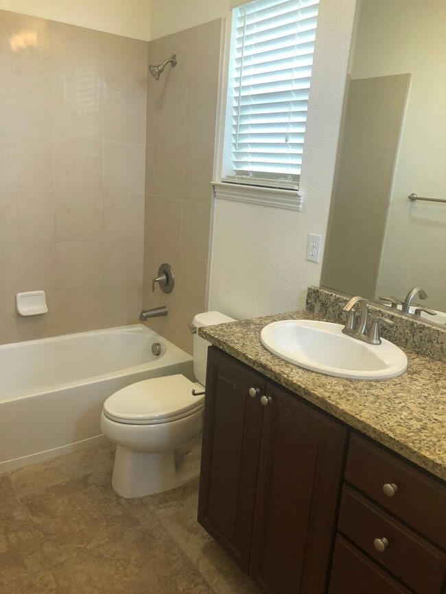 Building Photo - Beautiful 5 Bedroom, 3 Bathroom, 2800 Sqft. El Dordo Hills Home for Lease.