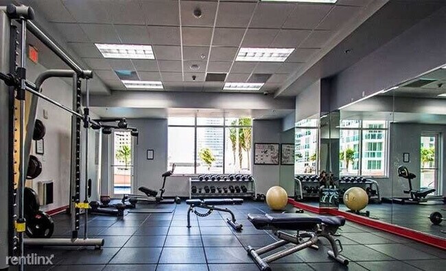 Building Photo - 1200 Brickell Bay Dr