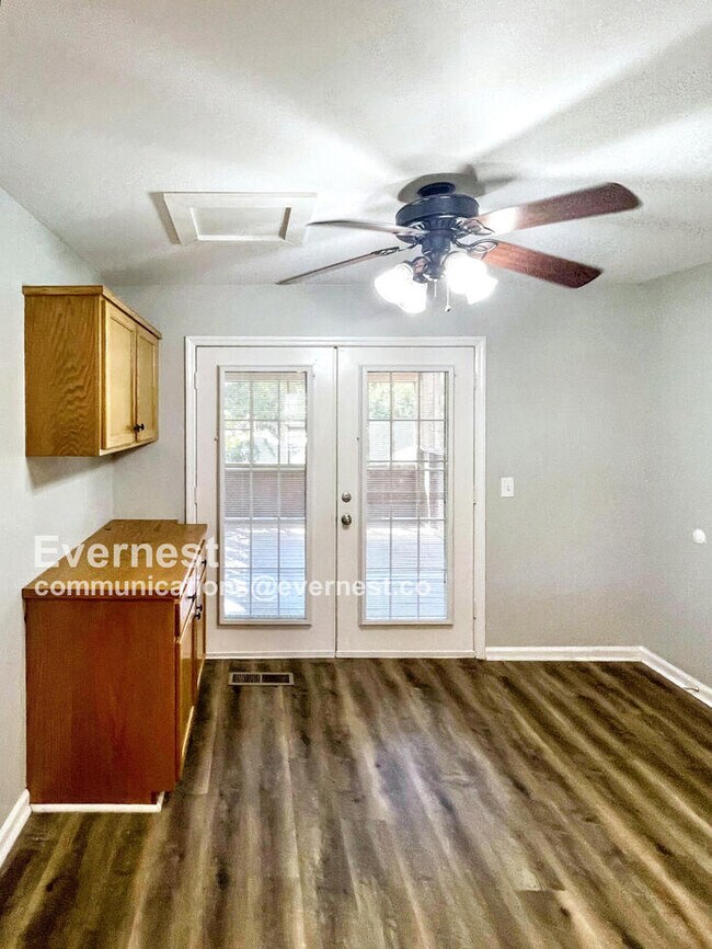 Building Photo - 4021 Creekside Dr
