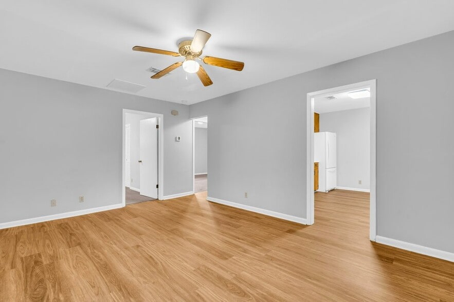 Building Photo - 412 6th St S