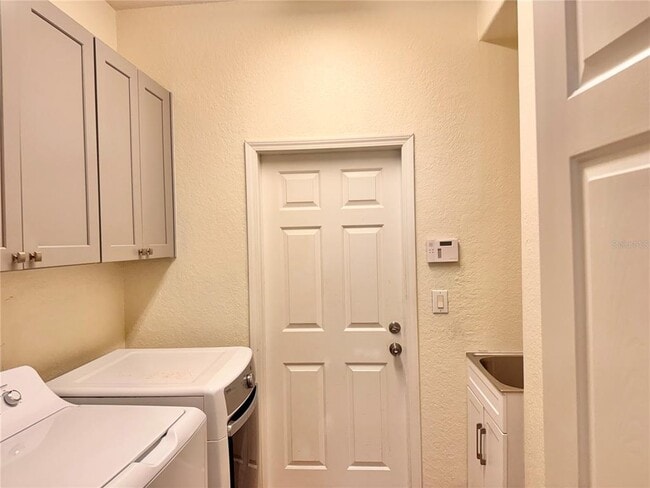 Building Photo - 27130 Firebush Dr