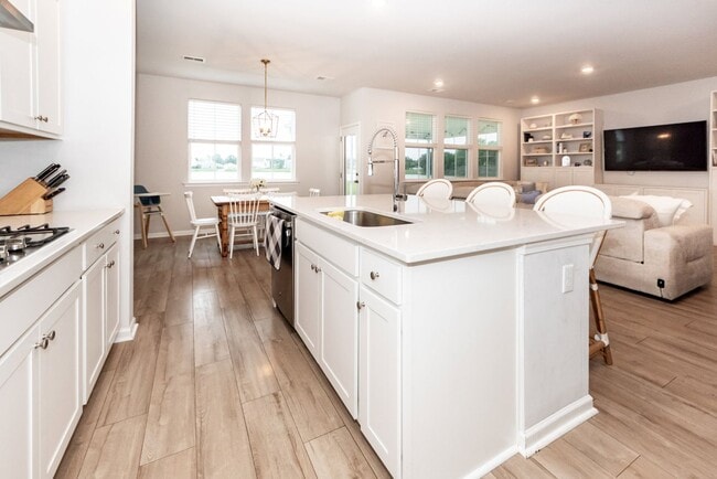 Building Photo - 6976 Pumpkinseed Dr
