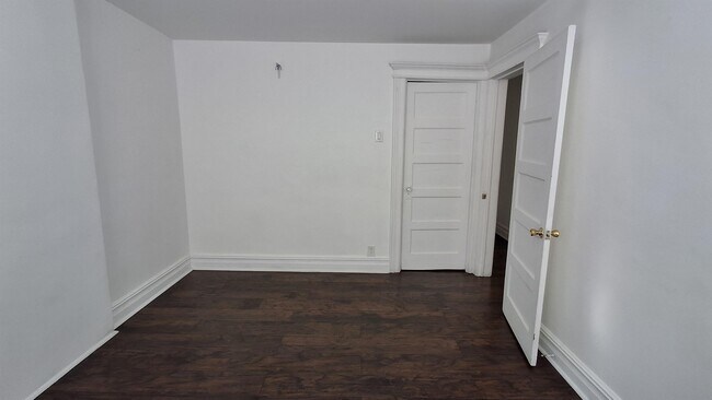 Building Photo - 117 57th St