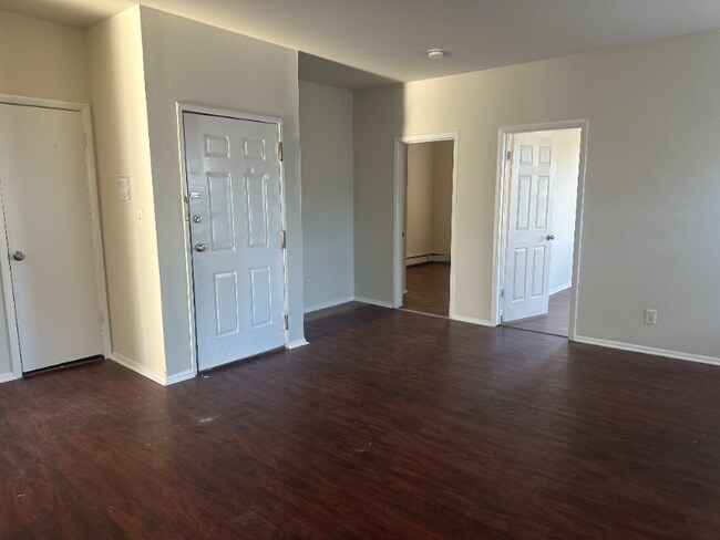 Building Photo - 895 Main St