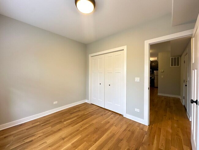 Building Photo - 2206 W Eastwood Ave