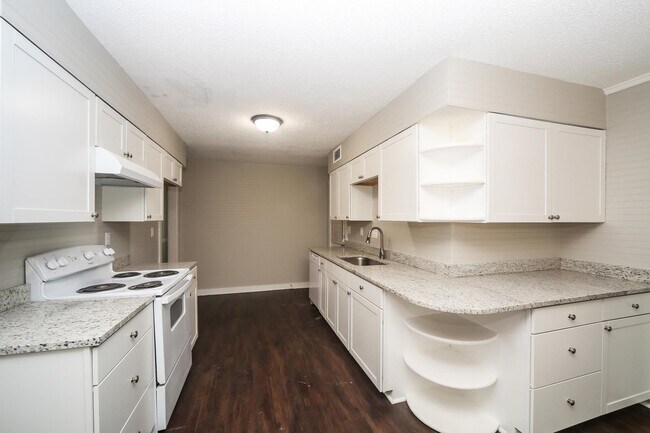 Building Photo - 6800 Cleary Dr