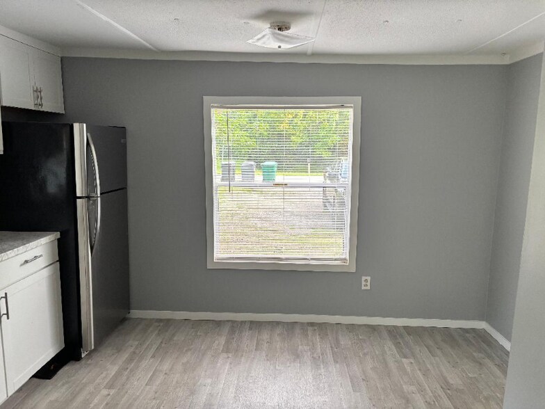Building Photo - 157 Coombs Ave SE