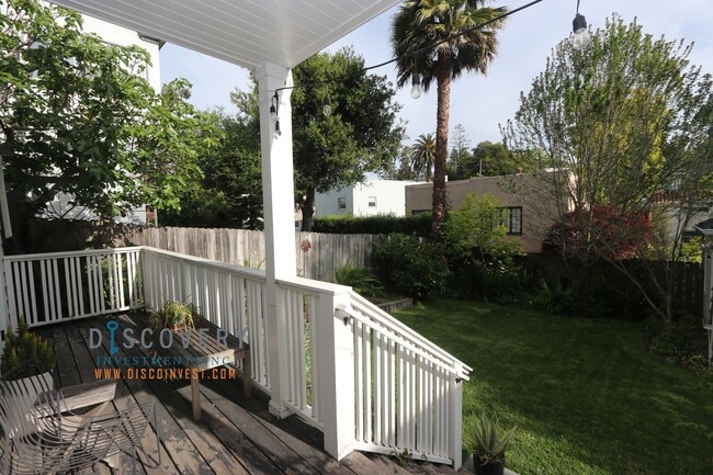 Building Photo - Sophisticated Piedmont Colonial with Enclosed Yard