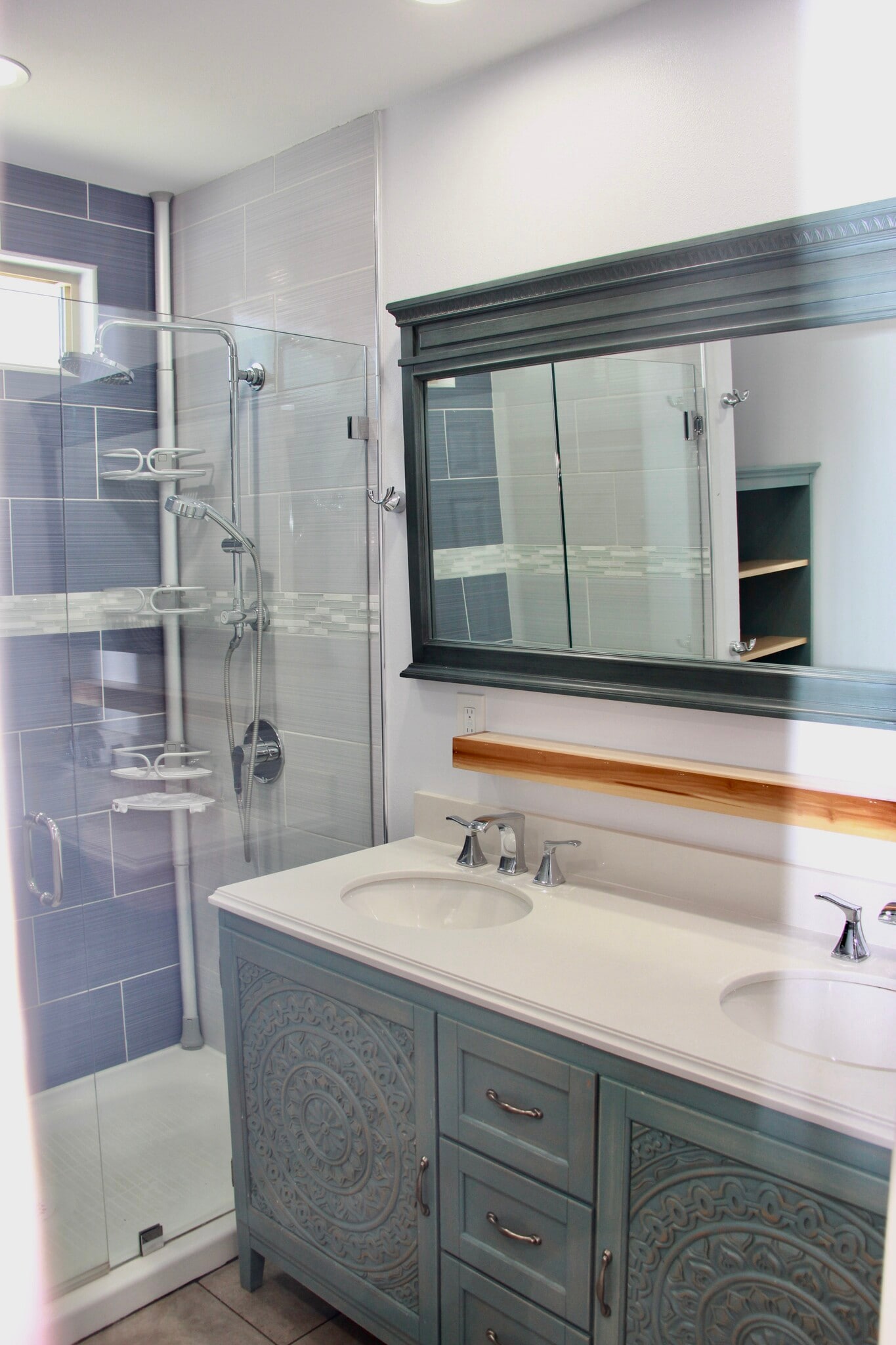 shared bath - 2334 S Garth Ave