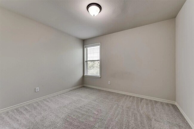 Building Photo - 11104 Seguin Dr