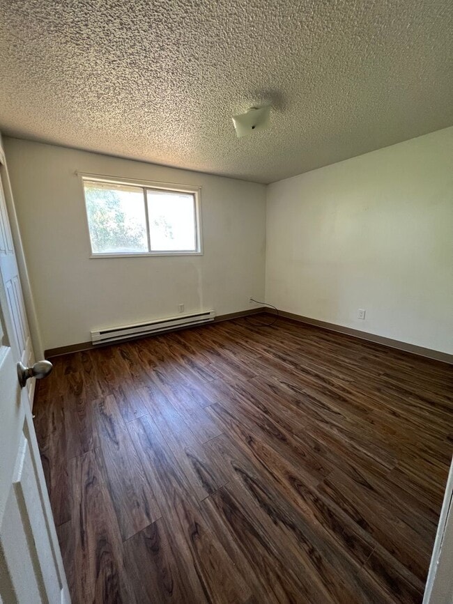 Building Photo - 2 Bedroom, 1 Bathroom Duplex - Close to Oregon Tech and Sky Lakes!