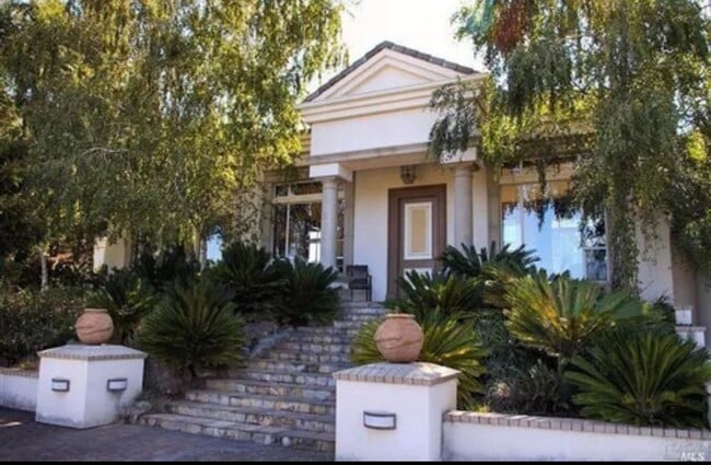 Primary Photo - Hilltop Estate in Green Valley-Fully Furni...