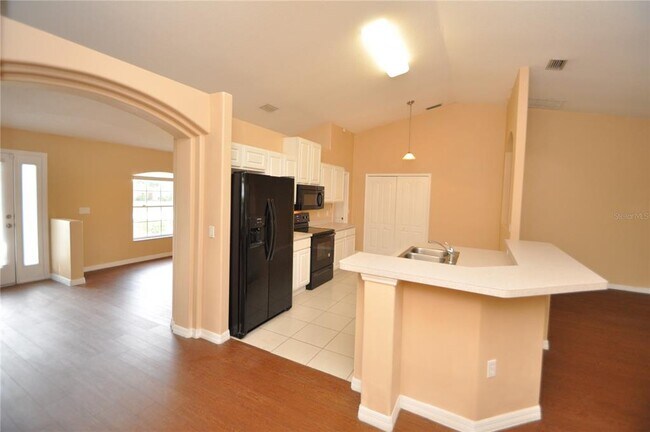 Building Photo - 65 Rolling Fern Dr