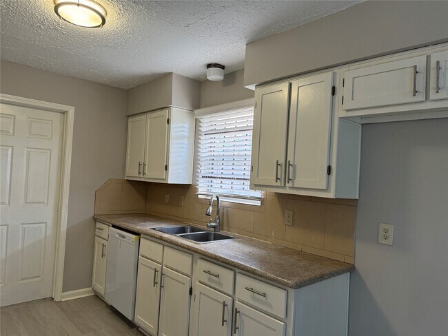 Building Photo - 11411 Graywood Dr