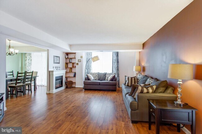 Building Photo - 1808 Old Meadow Rd