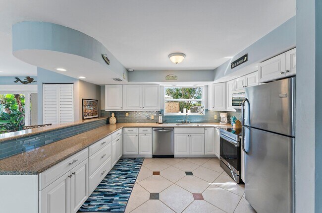 Building Photo - 9520 SE Point Terrace