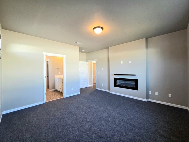 Building Photo - Beautiful Newer Build **Single Level** 4 Bedroom, 2 Bath House for Rent in Quincy!