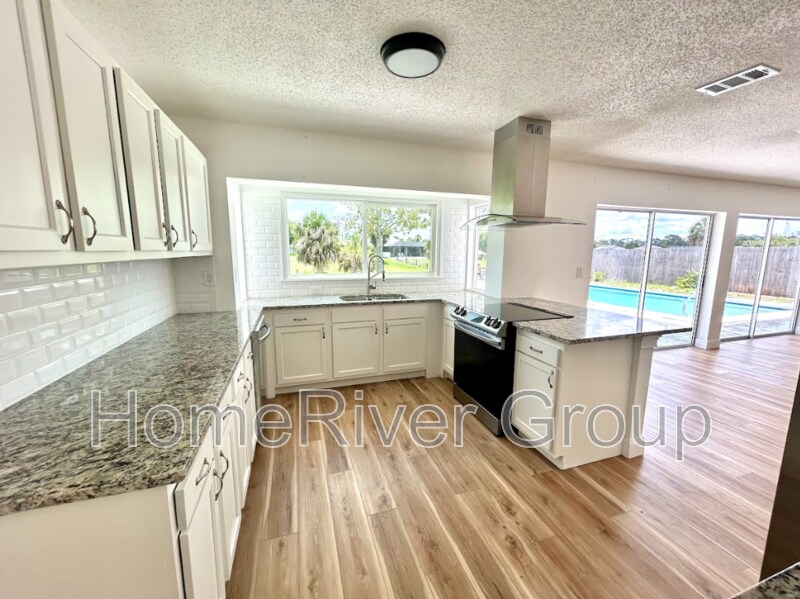 Building Photo - 565 Clearview Dr