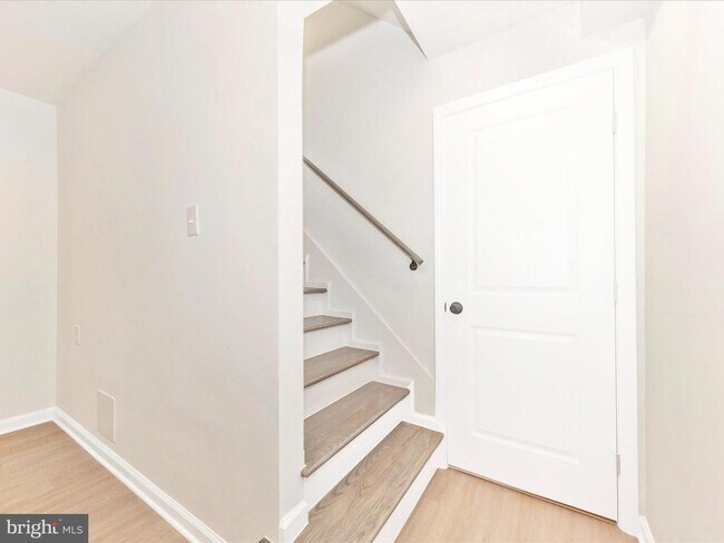 Building Photo - 1305 Peachtree Ct