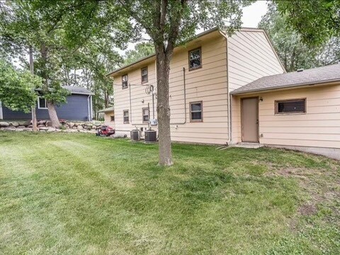 Building Photo - 1320 E Pearl St