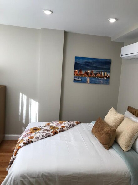 Building Photo - 600 Commercial St