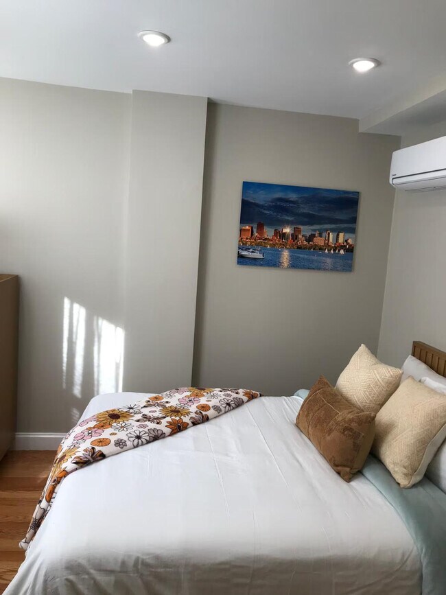 Building Photo - 600 Commercial St