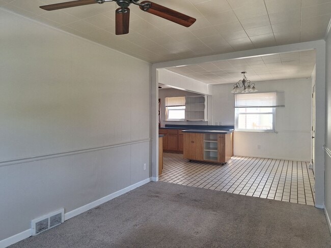 Building Photo - Charming 3 bedroom bungalow freshly updated
