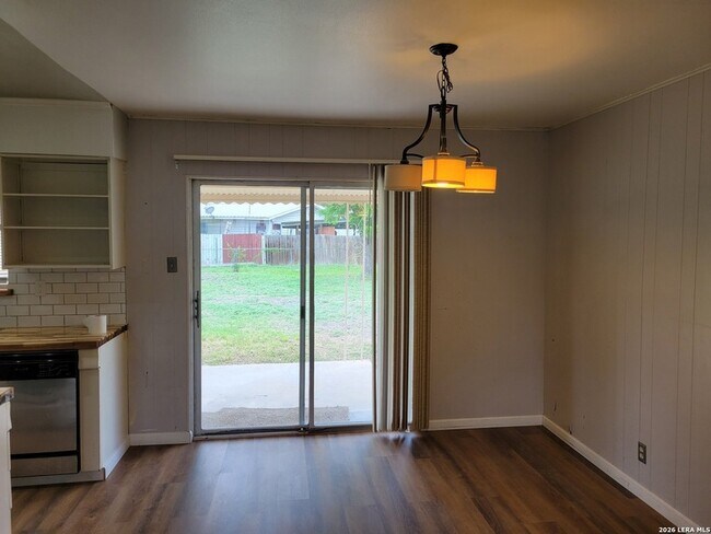 Building Photo - 5405 Borchers Dr