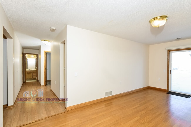 Building Photo - 2737 Douglas Dr N