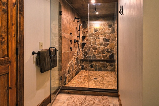 Building Photo - 15 Hemlock Dr