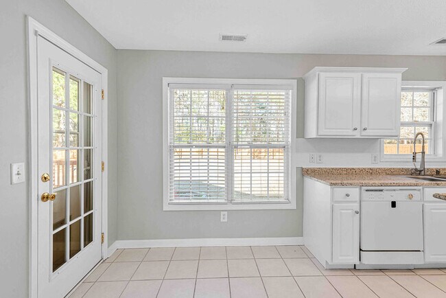 Building Photo - 302 Altavista Loop