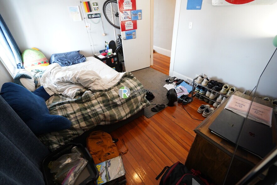 Building Photo - 172 Bigelow St